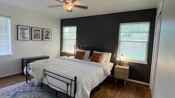 3 bedrooms, iron/ironing board, WiFi, bed sheets