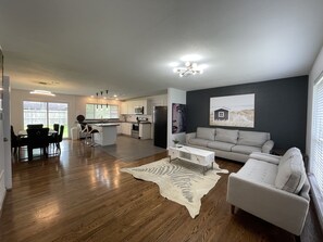 Living area - Lilly’s Maison #4- Medical Center, NRG, Galleria retreat (Houston)