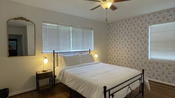 3 bedrooms, iron/ironing board, WiFi, bed sheets