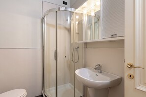 Doccia, asciugacapelli, asciugamani