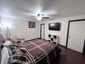 2 bedrooms, iron/ironing board, WiFi, bed sheets