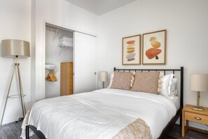 1 habitación, tabla de planchar con plancha, wifi y ropa de cama