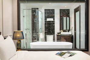 Executive-Doppelzimmer, Stadtblick | Badezimmer | Designer-Toilettenartikel, Haartrockner, Bademäntel, Hausschuhe