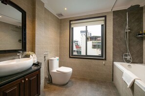 Designer toiletries, hair dryer, bathrobes, slippers - Salute Premium Hotel & Spa (Hanoi)