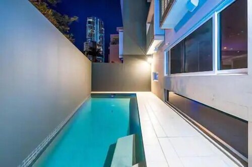Wow Large 4 Bedrooms 4 bathroom with Private pool, 4 min walk to beach