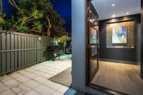 Wow Large 4 Bedrooms 4 bathroom with Private pool, 4 min walk to beach
