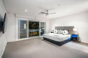 4 slaapkamers, een strijkplank/strijkijzer, gratis wifi, beddengoed