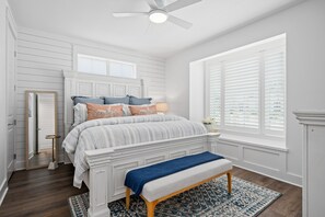 4 bedrooms, iron/ironing board, internet, bed sheets - Inviting beach-front townhouse with pool, balcony, water views, & W/D (Port Aransas)