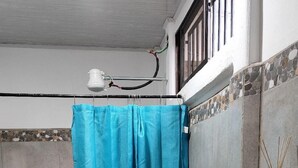 Handdukar, tvål och toalettpapper