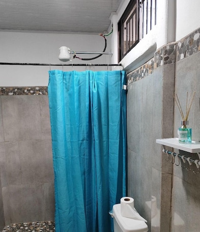 Towels, soap, toilet paper. Tanager House