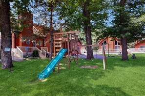 Children's area - Lakefront retreat with panoramic views, large backyard, & direct beach access (Wisconsin Dells)