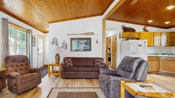 Televisión, chimenea y servicios de streaming