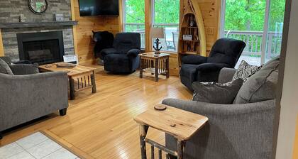 Remodeled home less than 1 mile from entrance to Seven Points at Raystown Lake
