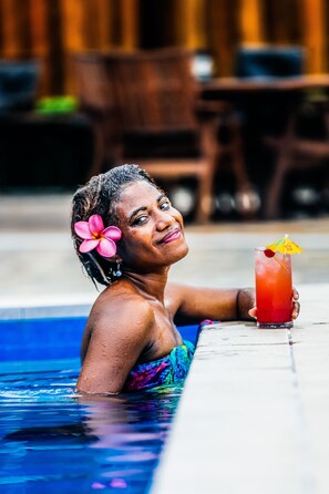 2 座室外游泳池