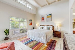 2 bedrooms, iron/ironing board, Internet, bed sheets