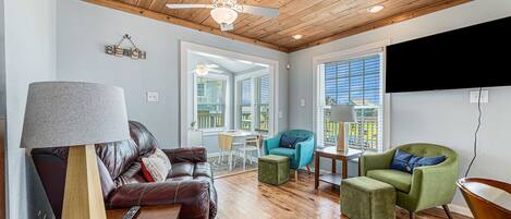 Télévision, lecteur de DVD, vidéothèque