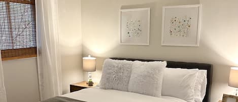 1 slaapkamer, een strijkplank/strijkijzer, gratis wifi, beddengoed