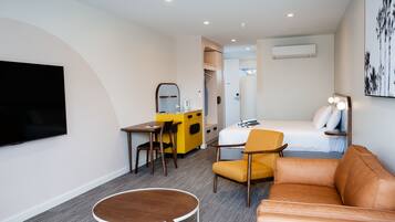 2 bedrooms, individually furnished, iron/ironing board, free WiFi