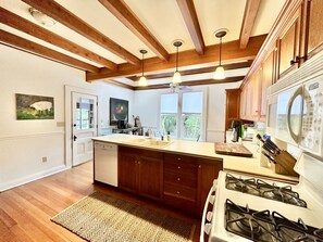 Kylsk åp, mikrovågsugn, ugn och spishäll