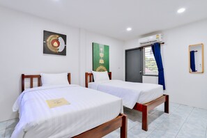 Standard Twin Room | Laptop workspace, free WiFi, bed sheets
