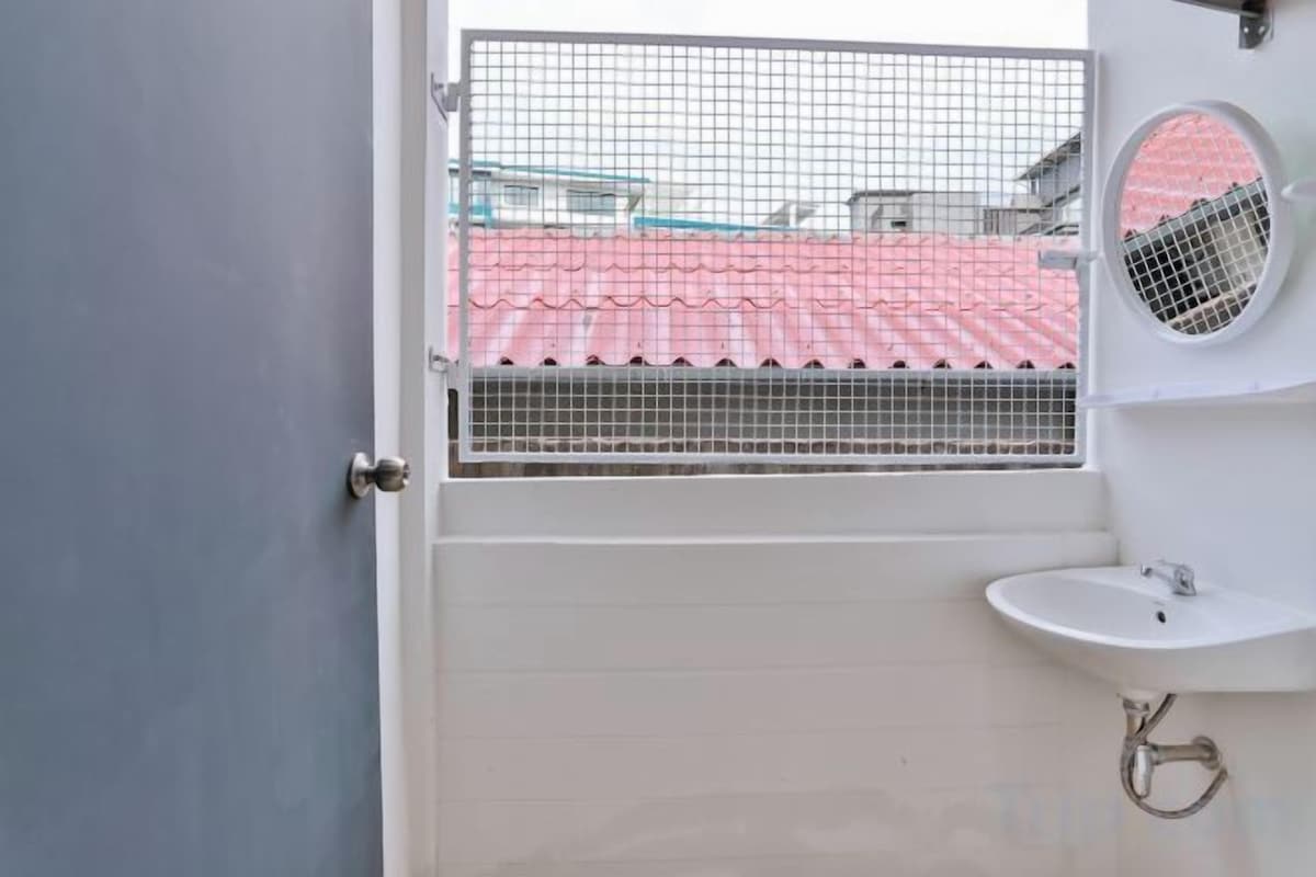 Ducha, artículos de tocador gratuitos, secador de pelo, bidet