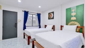 Kahden hengen standard-huone (kaksi sänkyä) | Kannettavalle tietokoneelle sopiva työtila, ilmainen Wi-Fi