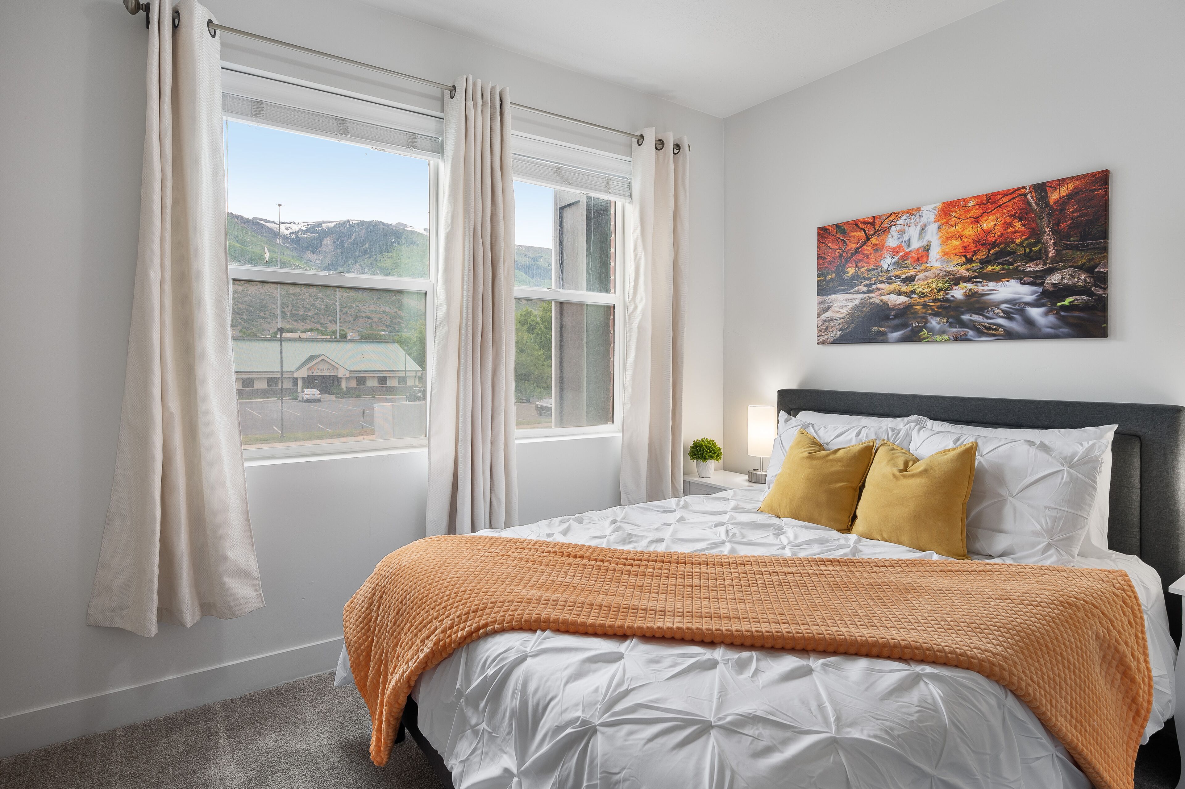 Beautiful 2 Bedroom Apartment Near Lagoon