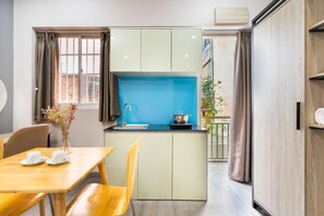 Habitación doble Deluxe | Minibar, decoración personalizada, muebles diferentes y escritorio 