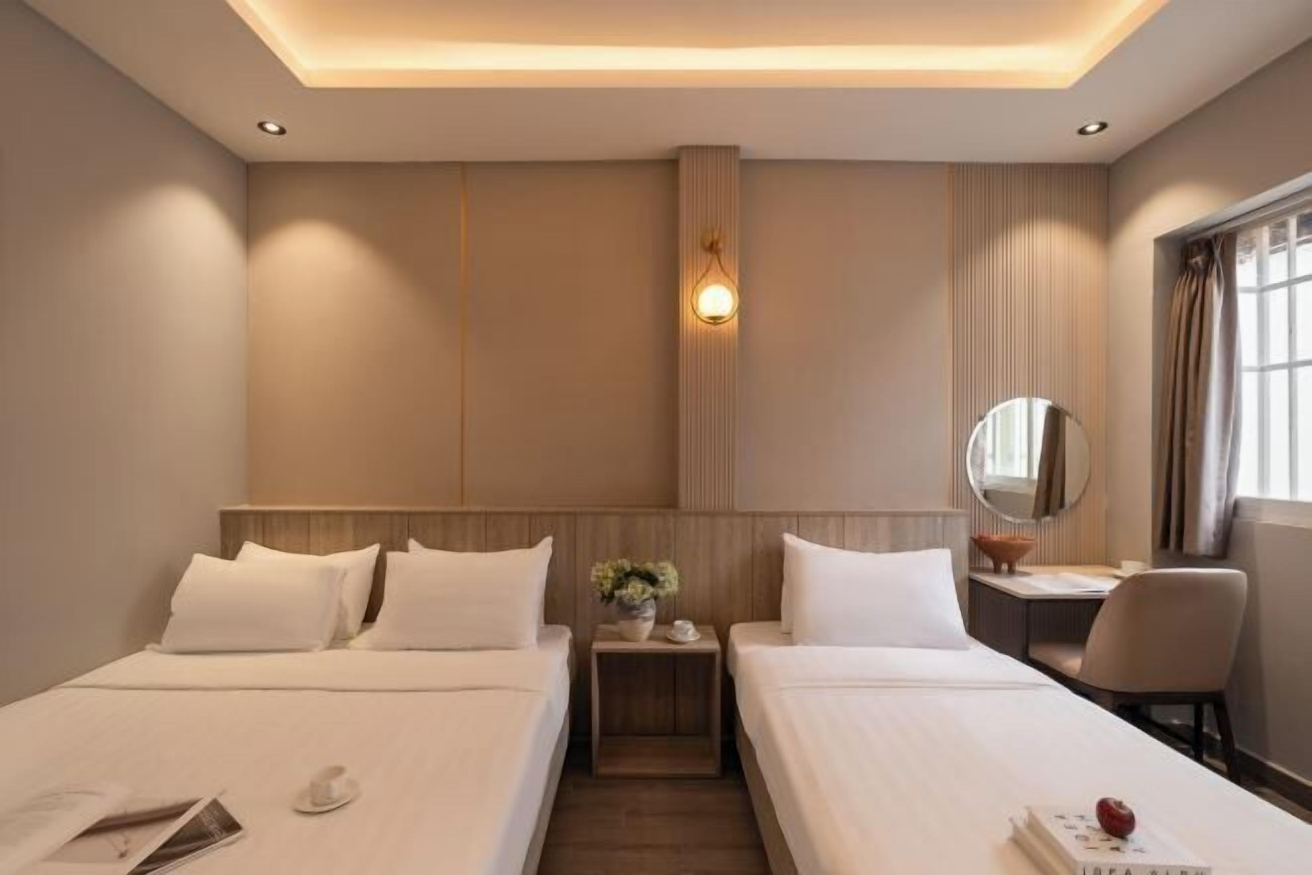 Minibar, individually decorated, individually furnished, desk