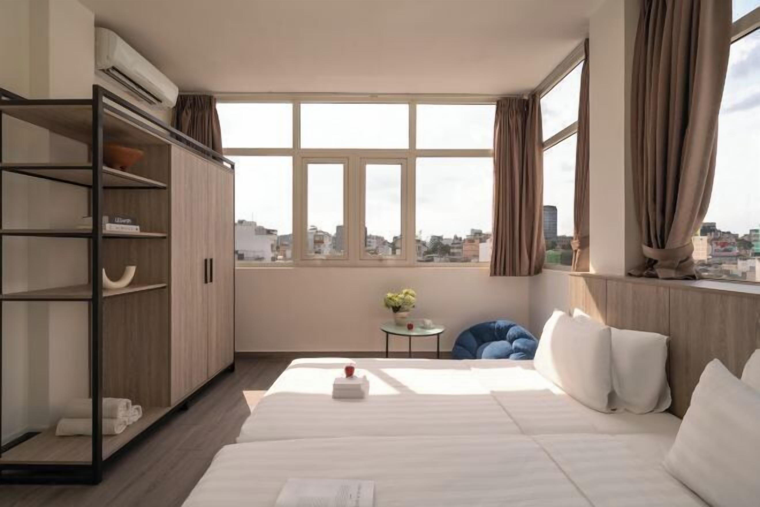 Minibar, individually decorated, individually furnished, desk