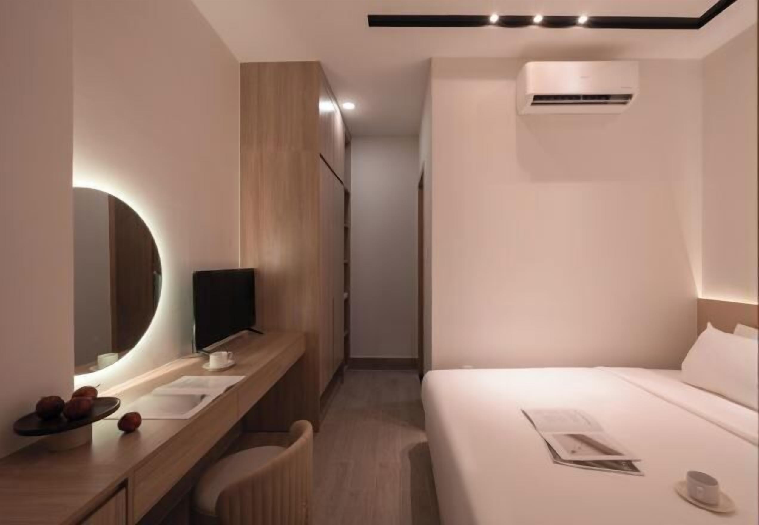 Minibar, individually decorated, individually furnished, desk