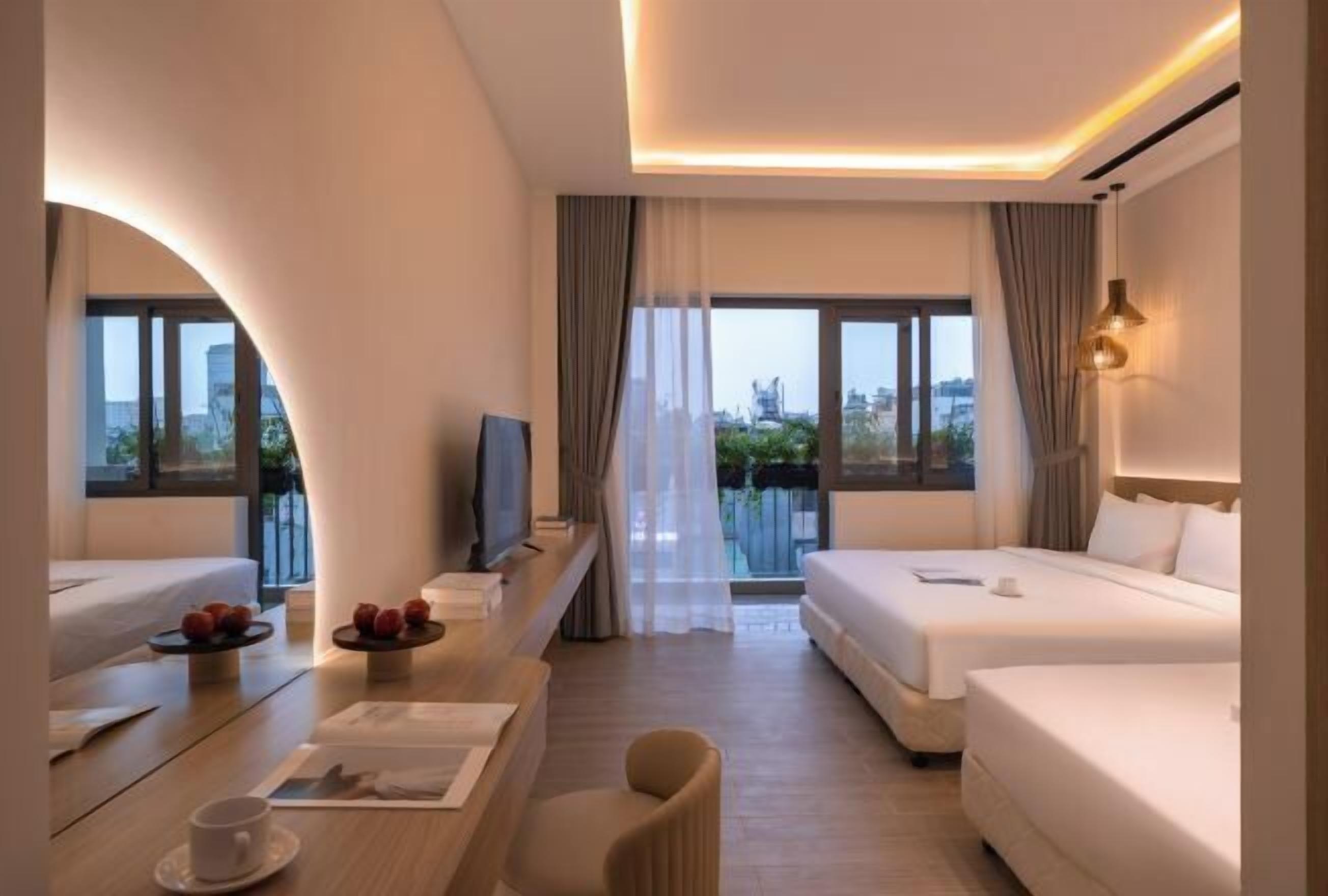 Minibar, individually decorated, individually furnished, desk