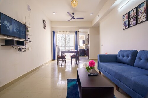 Beautiful 2bhk flat near Expo Mart & Pari Chowk