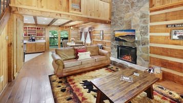 Una Smart TV, una chimenea, un reproductor de DVD, libros