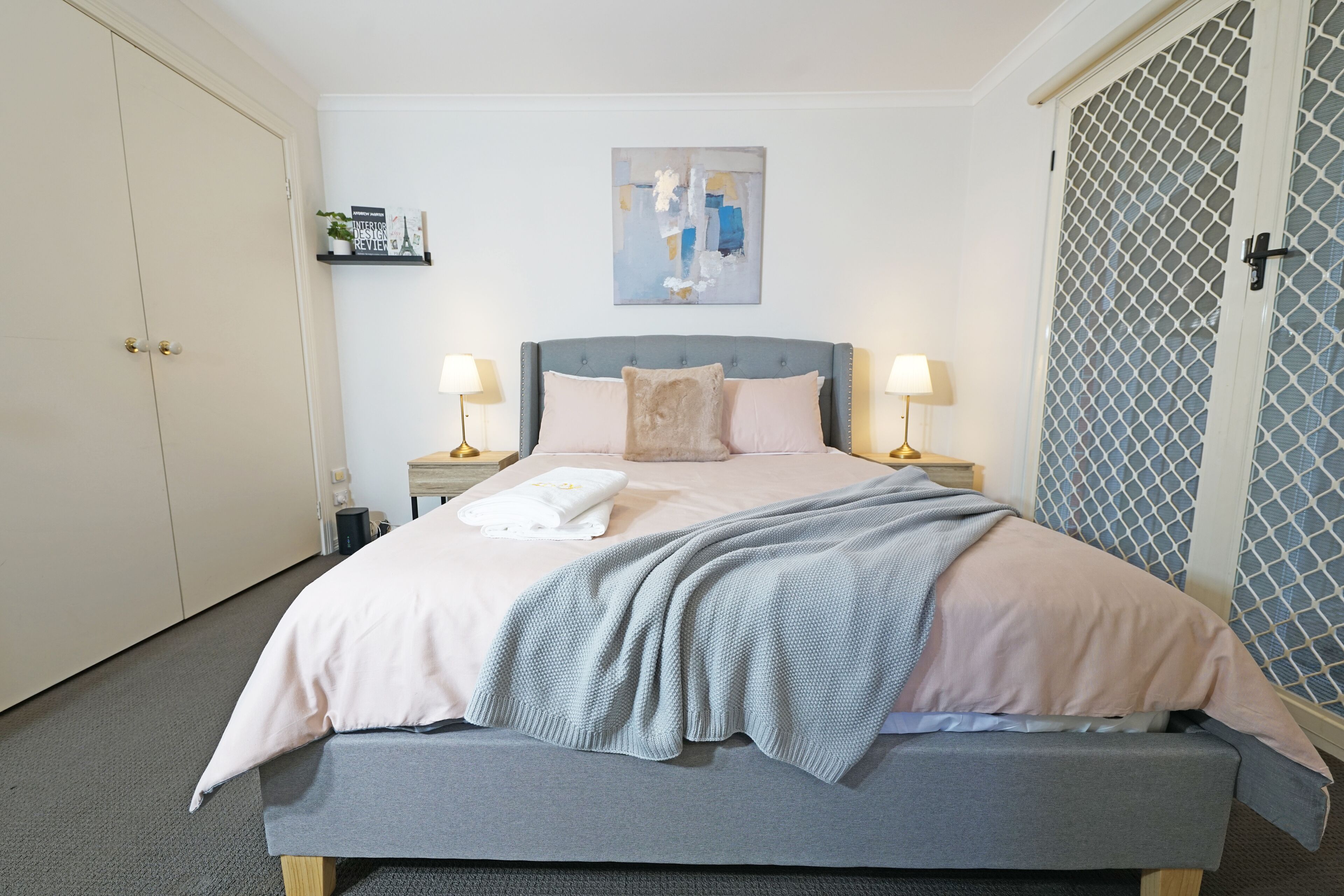 Appartement Confort, 1 grand lit et 1 canapé-lit, non-fumeurs, vue cour intérieure | 1 chambre, fer et planche à repasser, Wi-Fi gratuit, draps fournis