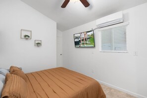 1 bedroom, desk, iron/ironing board, WiFi