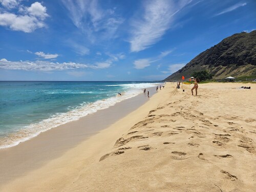 Condo on the Beach with beautiful ocean view, pools and watch sunset Makaha