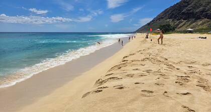 Condo on the Beach with beautiful ocean view, pools and watch sunset Makaha