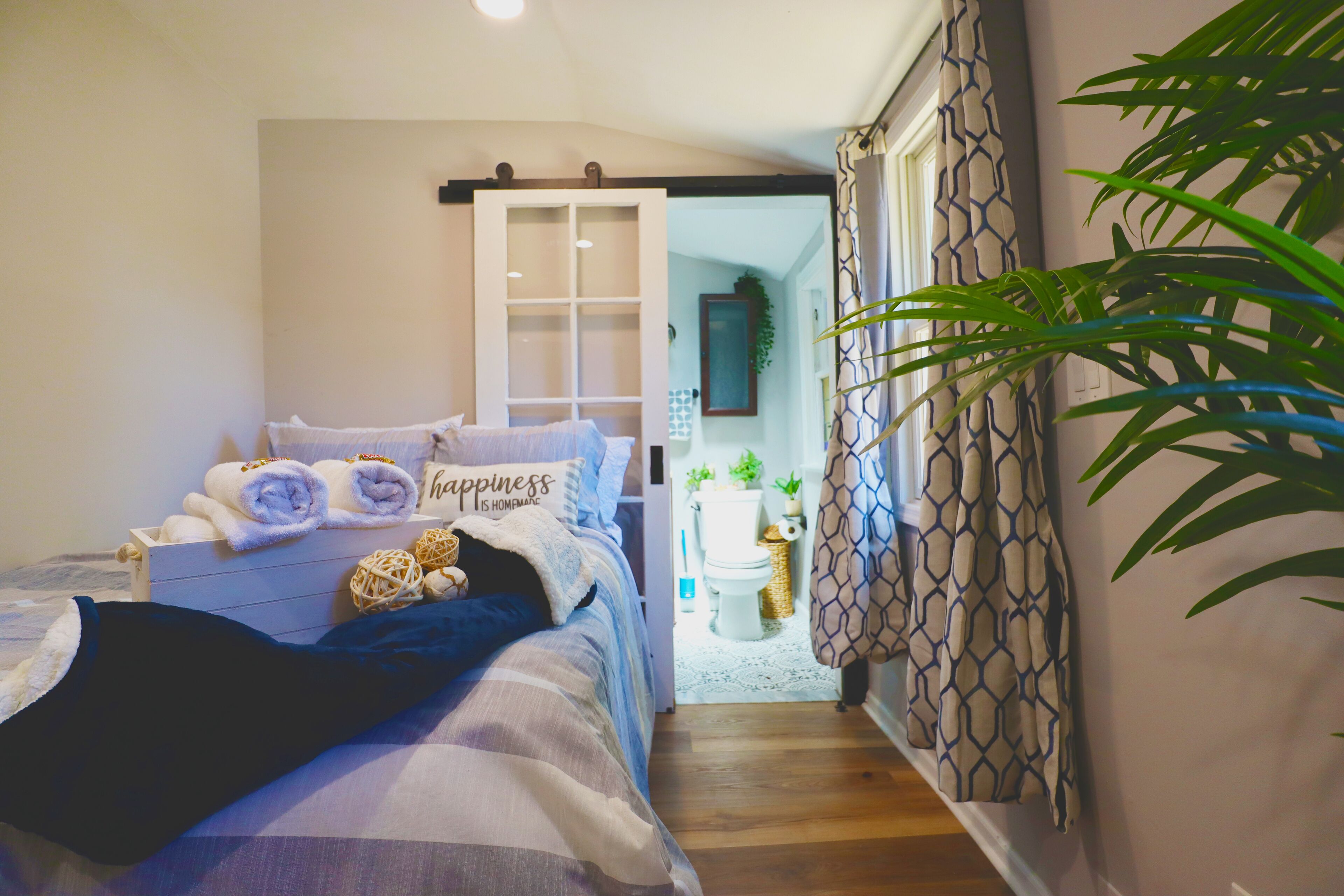 Desk, iron/ironing board, free WiFi, bed sheets