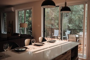 Dining - Nature Escape Near Tremblant: Hot Tub & Lake access (Amherst)
