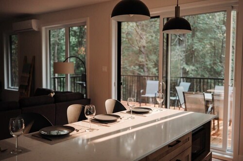 Nature Escape Near Tremblant: Hot Tub & Fireplace