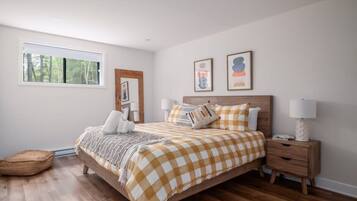 3 bedrooms, travel cot, WiFi, bed sheets