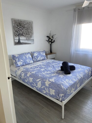 Centrally Located Coastal Getaway – Walk to Beaches, Cafes & More