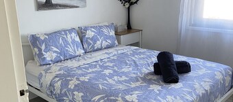Centrally Located Coastal Getaway – Walk to Beaches, Cafes & More