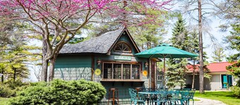 Welcoming lake view cottage with pool, grill, firepit-steps to beach