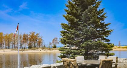 Lovely 2bedroom cottage with access to a seasonal pool, firepit