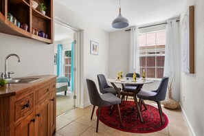 Dining - Downtown Austin Hangout with Pool - walk to Rainey! (Austin)