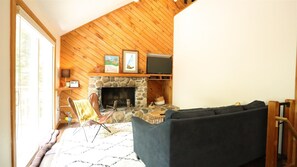 TV, fireplace - Private Pet Friendly Home in Waterville Estates (HH63E) (Campton)