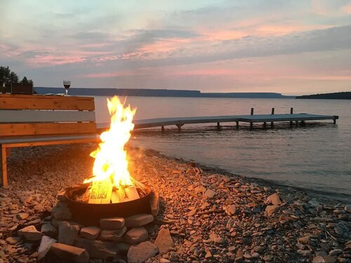 Zeta's Beachfront Cottage on Georgian Bay