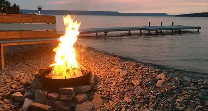 Zeta's Beachfront Cottage on Georgian Bay